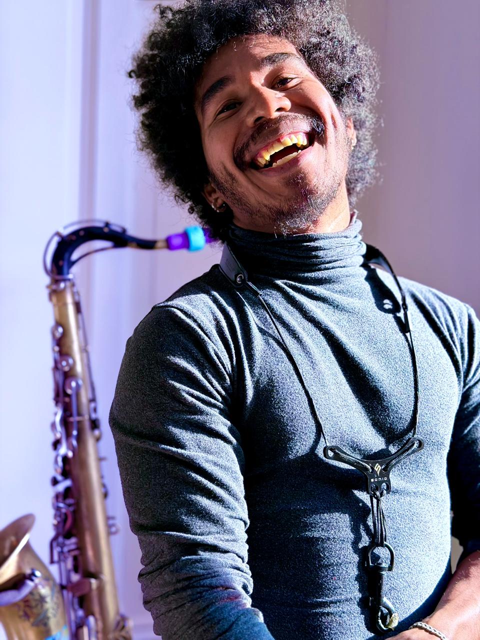 Hery smiling with saxophone